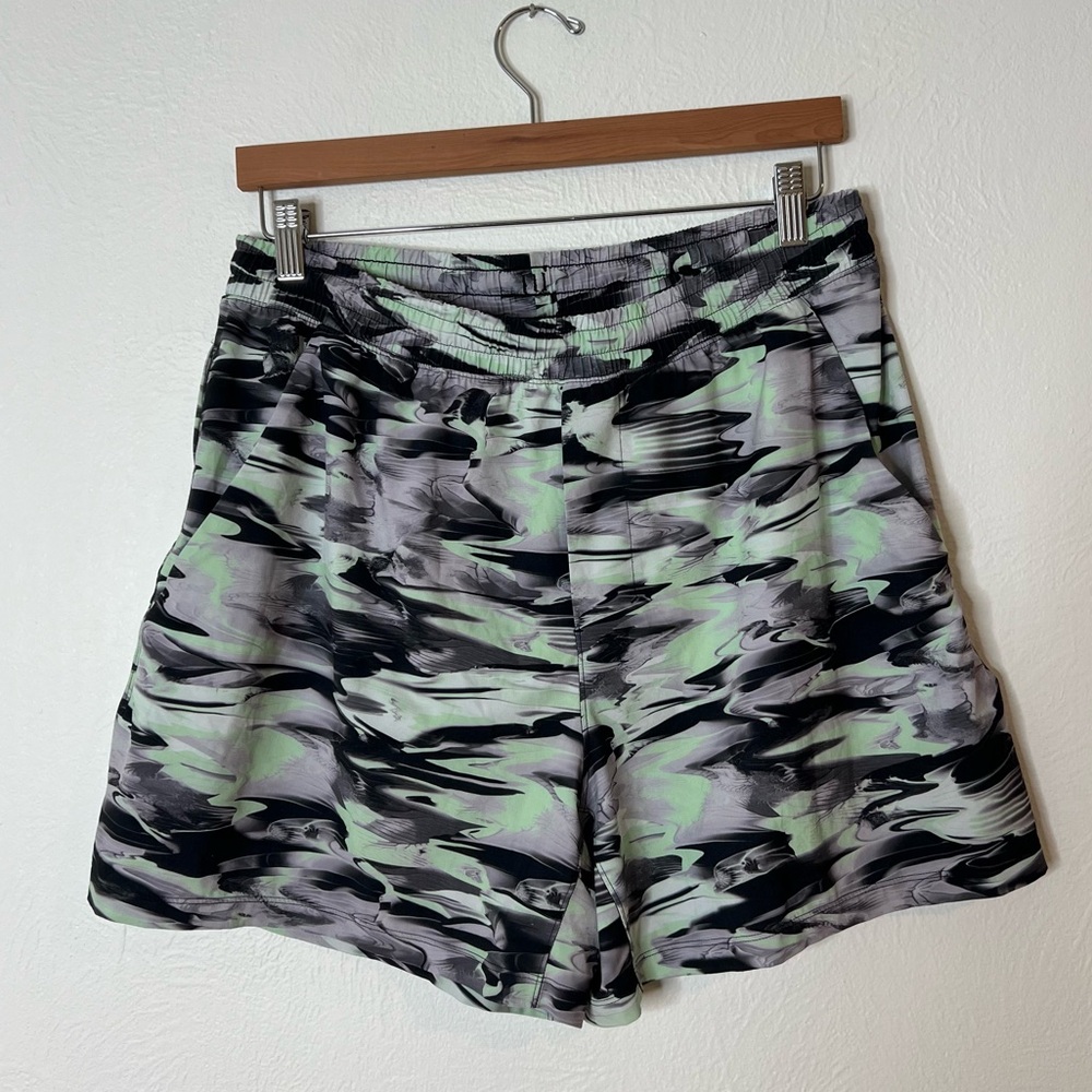 Lululemon Athletica Mens Pace Breaker Athletic Shorts Camo Print Elastic Waist